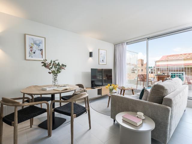 2 bedroom, 2 bathroom duplex with terrace in Cuatro Caminos
