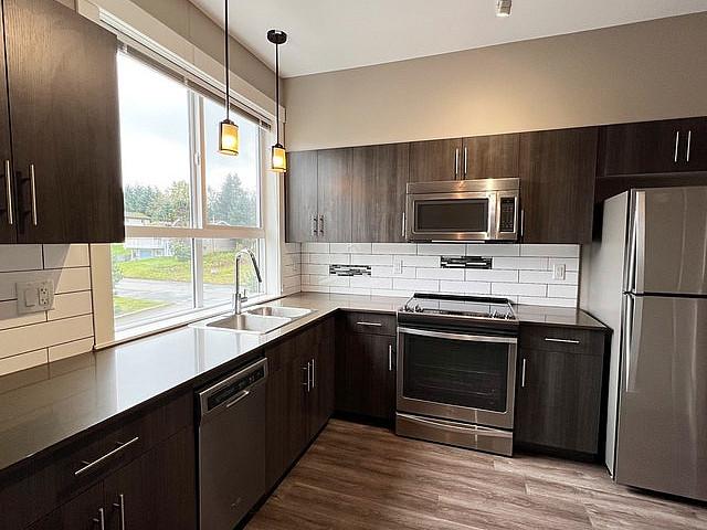 2 bedroom 2 bathroom L 504 110 Baxter Avenue L Townhouse