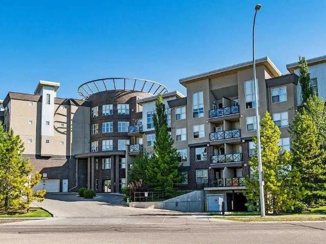 2 Bedroom, 2 Bathrooms + Den condo walking distance to Crowfoot Statiion
