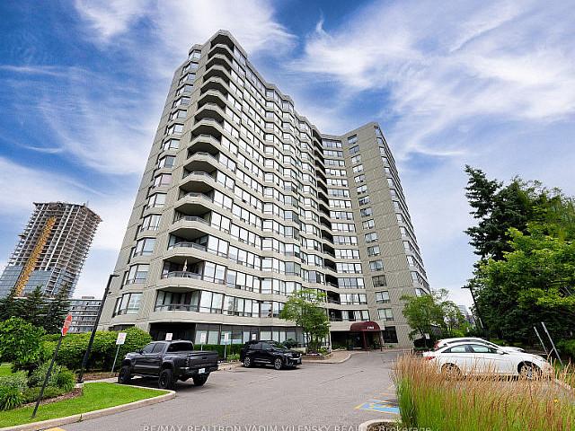 2 Bedroom 2 Bths Located At Bathurst St & Clark Ave