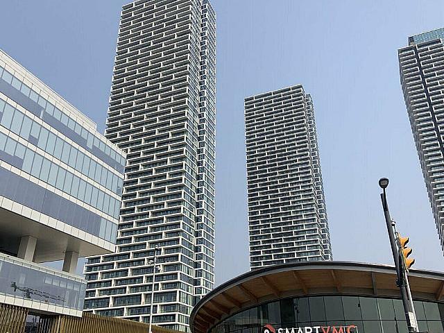 2 Bedroom 2 Bths Located At Hwy 7 & Jane St
