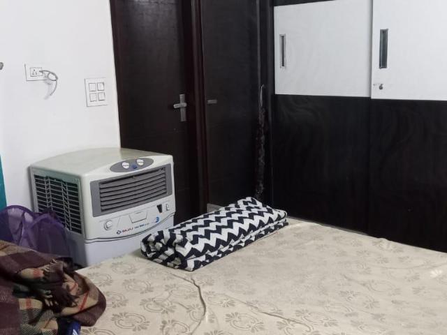 2 Bedroom 900 Sq.Ft. Builder Floor in Raja Garden Delhi Listing ID: #9856