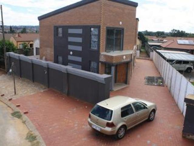 2 bedroom cottage in clayville