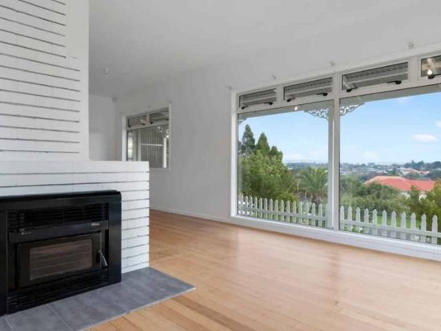 2 Bedroom Cottage on the Hill