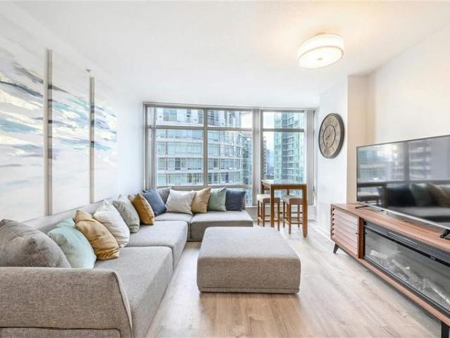 2 Bedroom Condo Coal Harbour BC 102844580