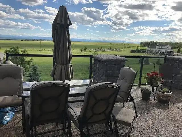 2 Bedroom Condo Cochrane AB LS102468223