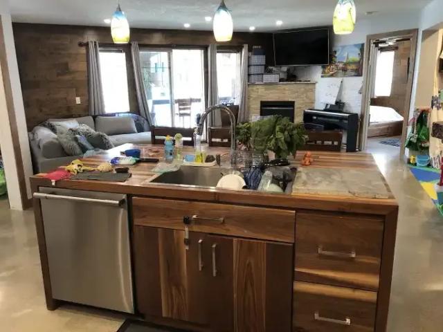 2 Bedroom Condo Calgary AB 100758358