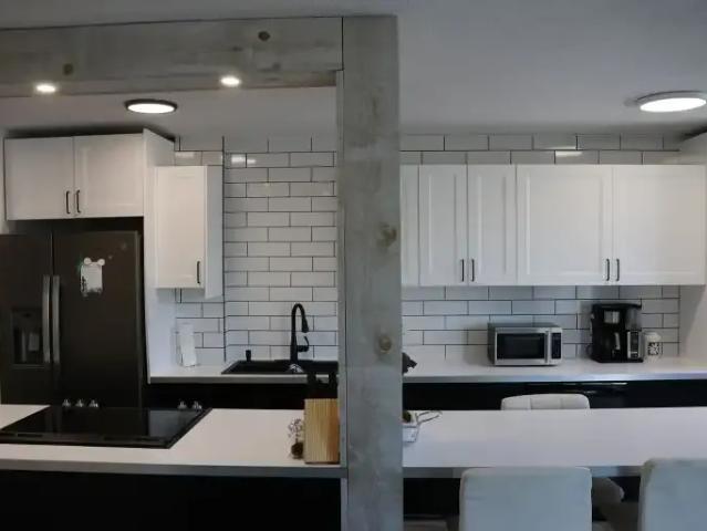 2 Bedroom Condo Calgary AB 100330943