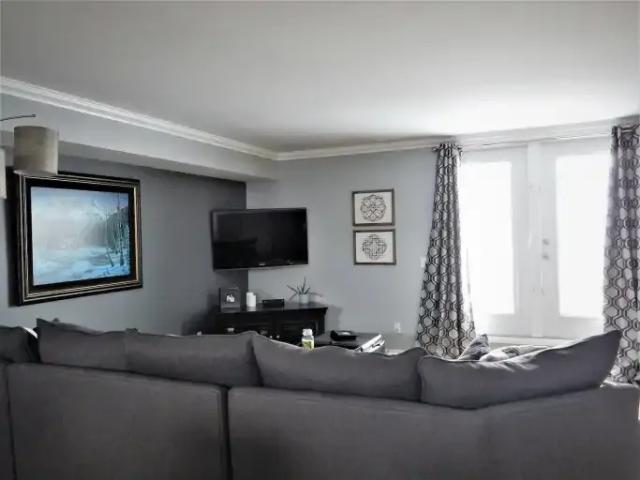 2 Bedroom Condo Calgary AB 101879393