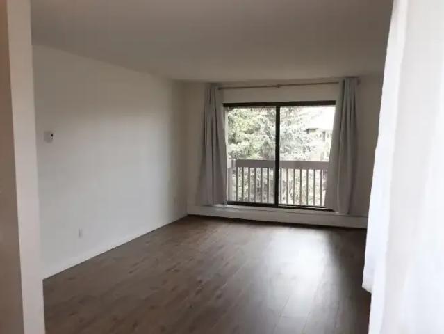 2 Bedroom Condo Calgary AB 102715360