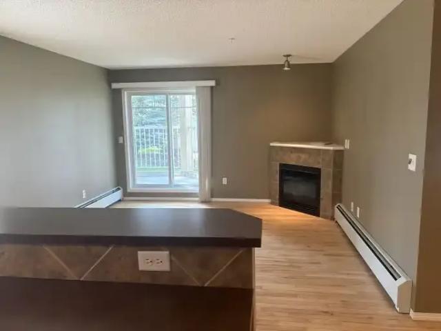 2 Bedroom Condo Calgary AB 102811675
