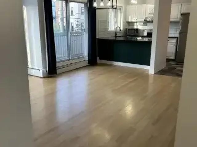2 Bedroom Condo Calgary AB 102847070
