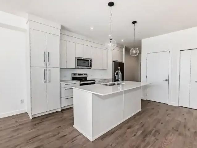 2 Bedroom Condo Calgary AB 102018394