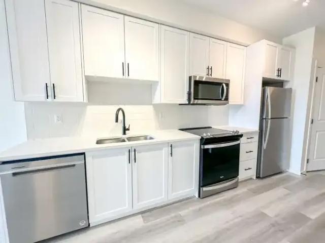 2 Bedroom Condo Calgary AB 102339058