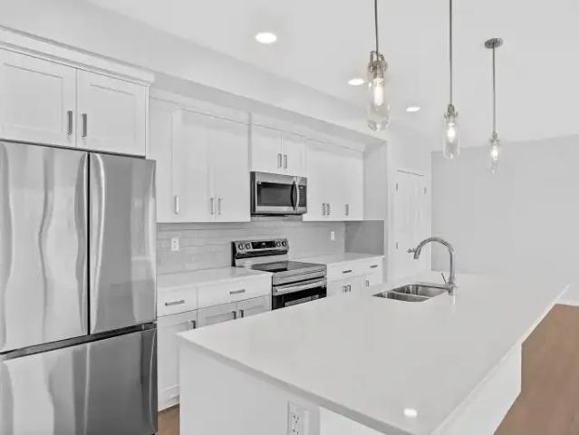 2 Bedroom Condo Calgary AB 103151914