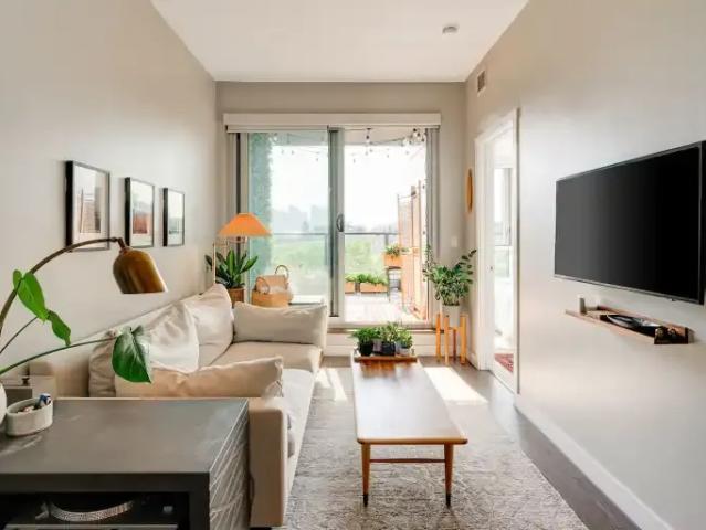 2 Bedroom Condo Calgary AB 104401509