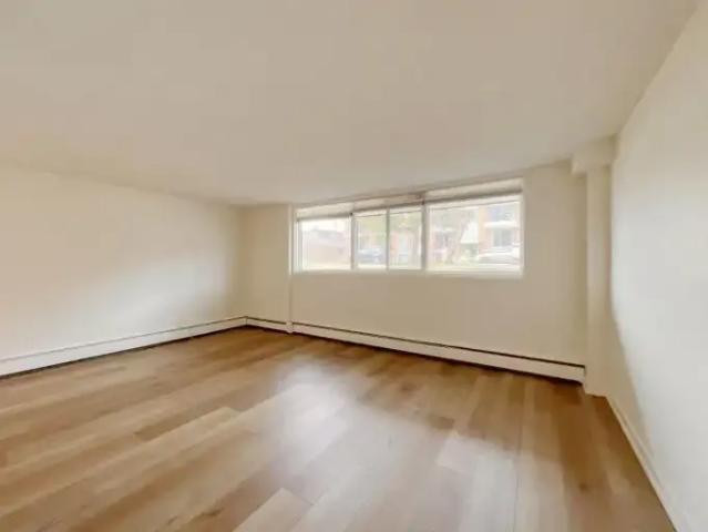 2 Bedroom Condo Calgary AB 104401633