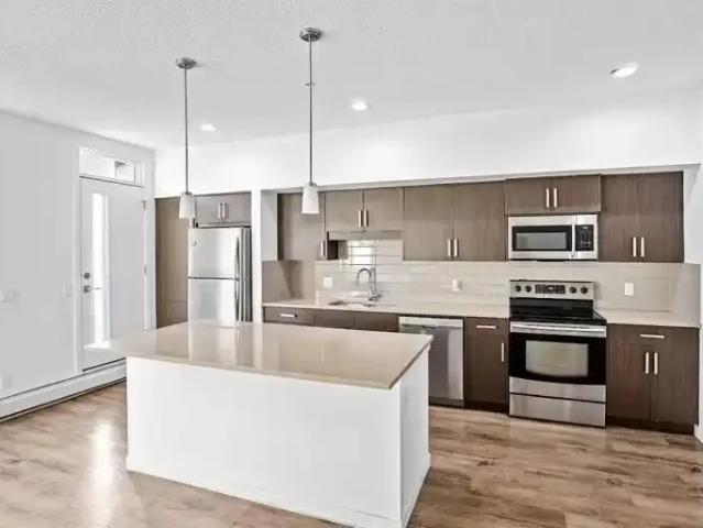 2 Bedroom Condo Calgary AB 104598538