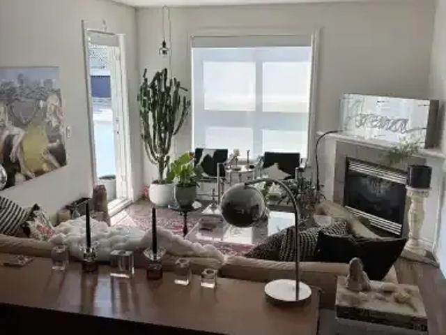 2 Bedroom Condo Calgary AB 104598112