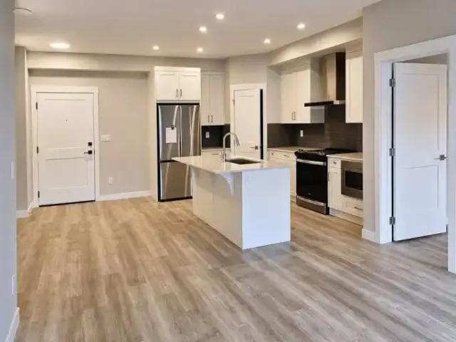 2 Bedroom Condo Calgary AB 104991444