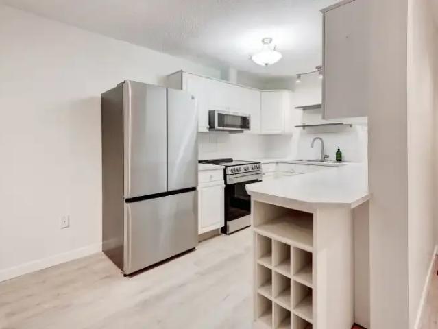 2 Bedroom Condo Calgary AB 104106684