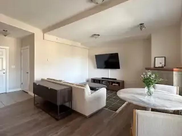 2 Bedroom Condo Calgary AB 104178815