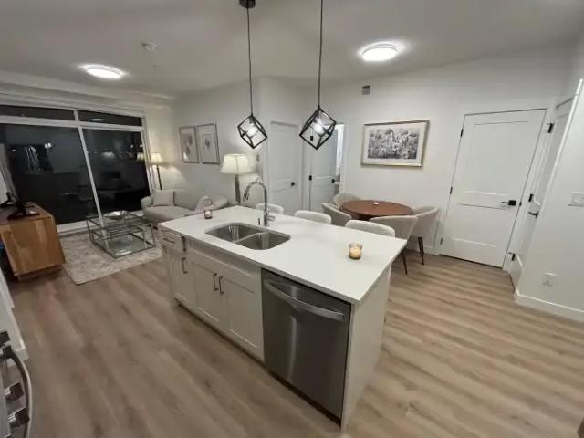 2 Bedroom Condo Calgary AB 104179373