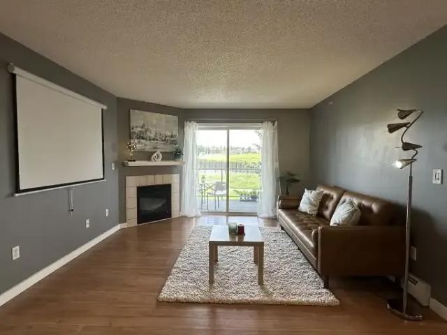 2 Bedroom Condo Calgary AB 104181418