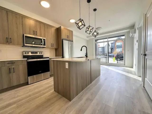 2 Bedroom Condo Calgary AB 104181962