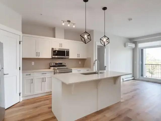 2 Bedroom Condo Calgary AB 104181077