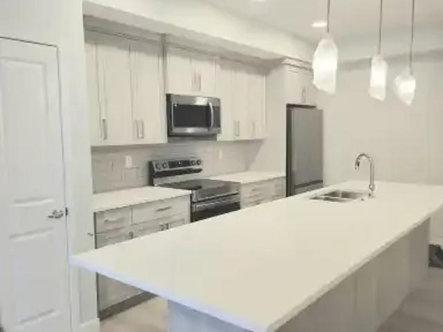 2 Bedroom Condo Calgary AB 104181156
