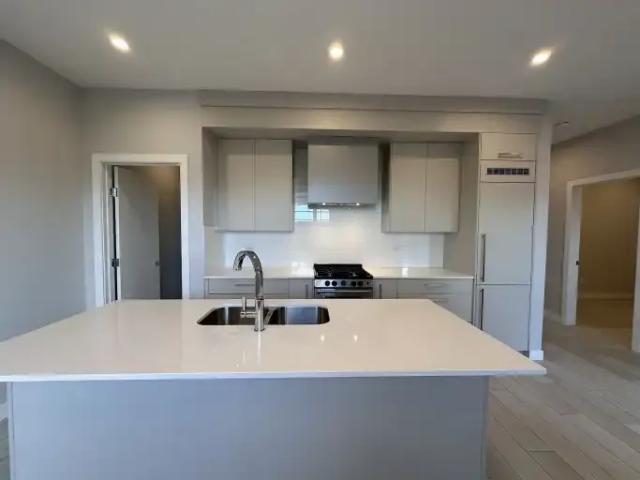 2 Bedroom Condo Calgary AB 104181295