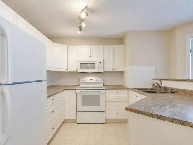 2 Bedroom Condo Calgary AB 104182486
