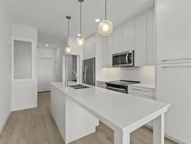 2 Bedroom Condo Calgary AB 104224442