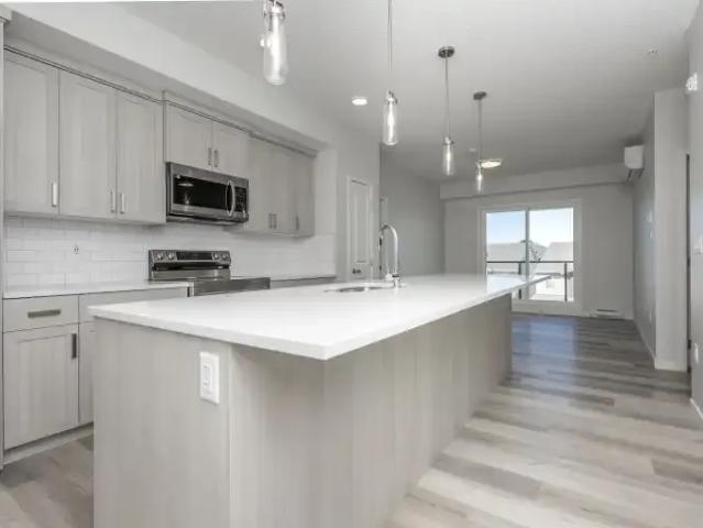 2 Bedroom Condo Calgary AB 104257123