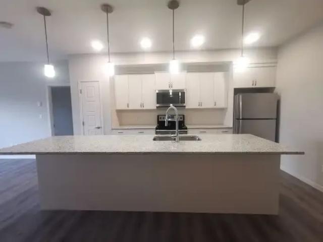 2 Bedroom Condo Calgary AB 104292252