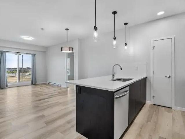 2 Bedroom Condo Calgary AB 104362690