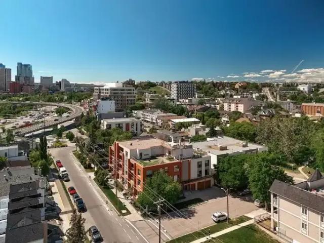 2 Bedroom Condo Calgary AB 105467128