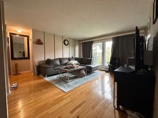 2 Bedroom Condo Calgary AB 105505791