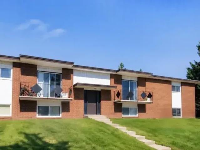 2 Bedroom Condo Calgary AB 105525925
