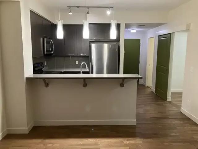 2 Bedroom Condo Calgary AB 105554433