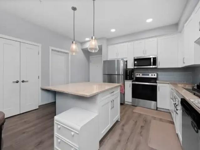 2 Bedroom Condo Calgary AB 105654073