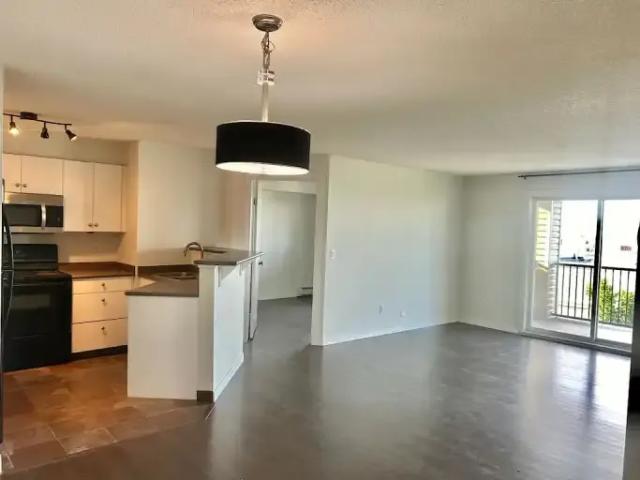 2 Bedroom Condo Calgary AB 105100461