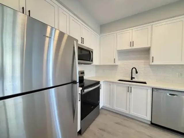 2 Bedroom Condo Calgary AB 105100710