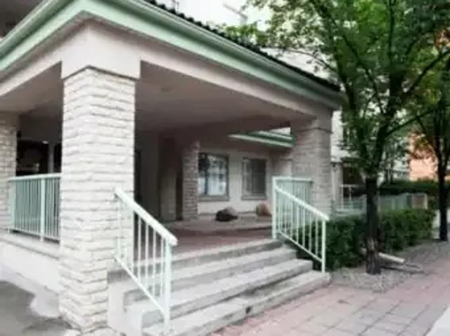 2 Bedroom Condo Calgary AB LS100669080