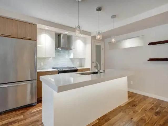 2 Bedroom Condo Calgary AB LS102085760