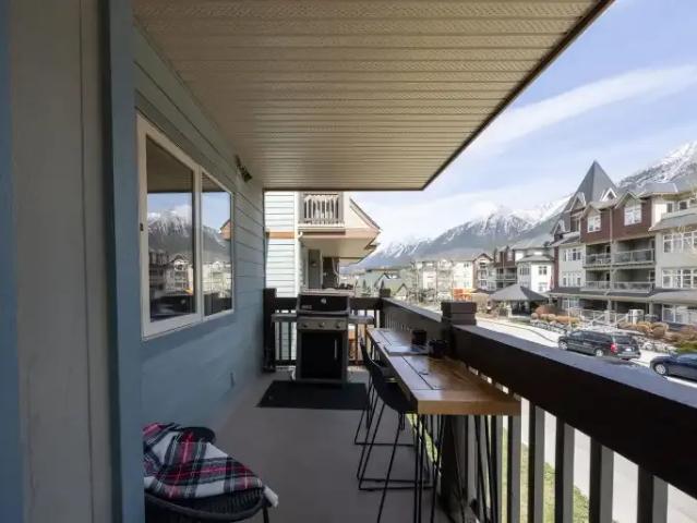 2 Bedroom Condo Canmore AB 104782778