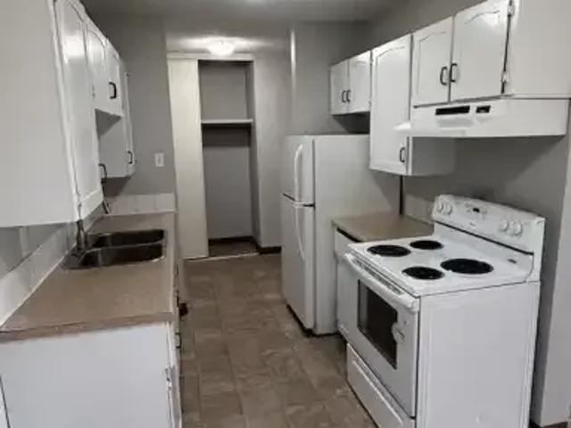2 Bedroom Condo Edmonton AB 104401532