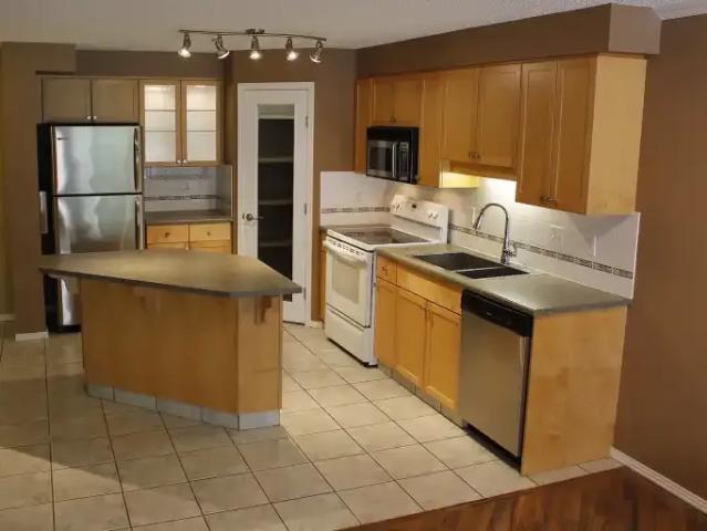 2 Bedroom Condo Edmonton AB 105023177