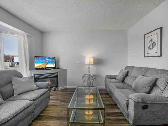 2 Bedroom Condo for Rent at 121 Strathaven Mews, Strathmore, AB T1P 1P4